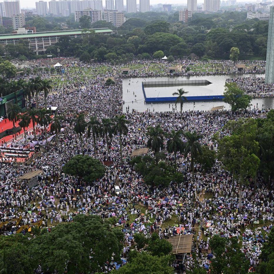 Bangladesh's Islamist party projects force with a big rally in Dhaka